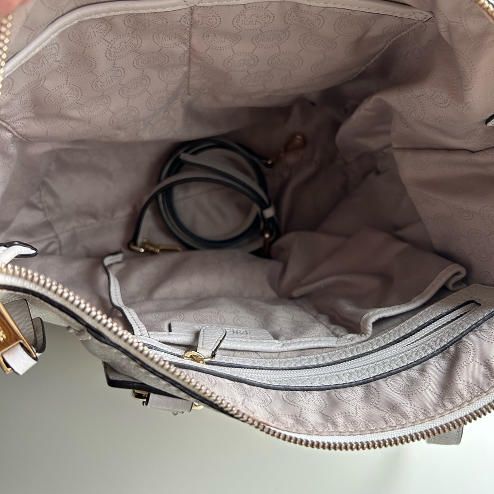 Michael Kors bag - Picture 3 of 8